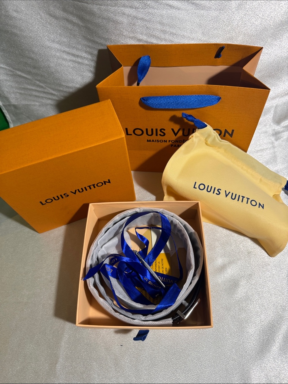 Louis Vuitton belt featuring a polished silver-toned LV initials buckle🔥New! - Picture 5 of 11